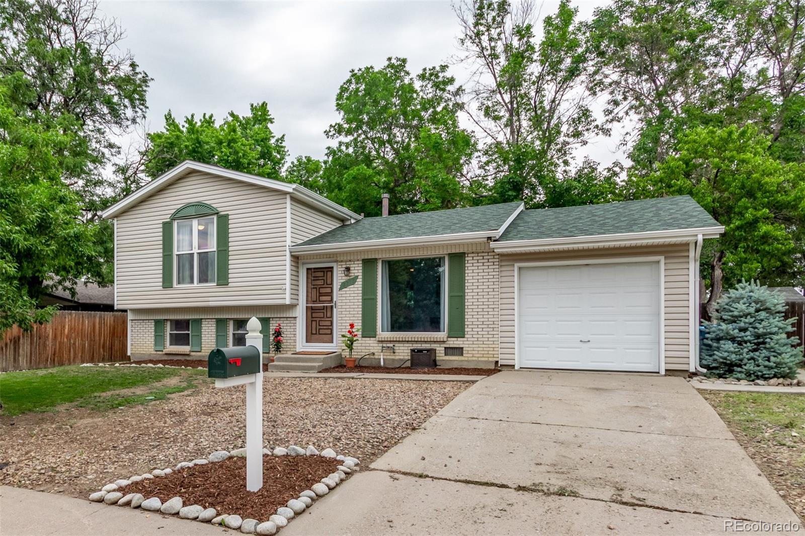 2212 S Naples Way Aurora CO 80013