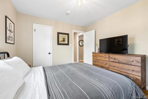915 Newark Street Aurora CO 80010