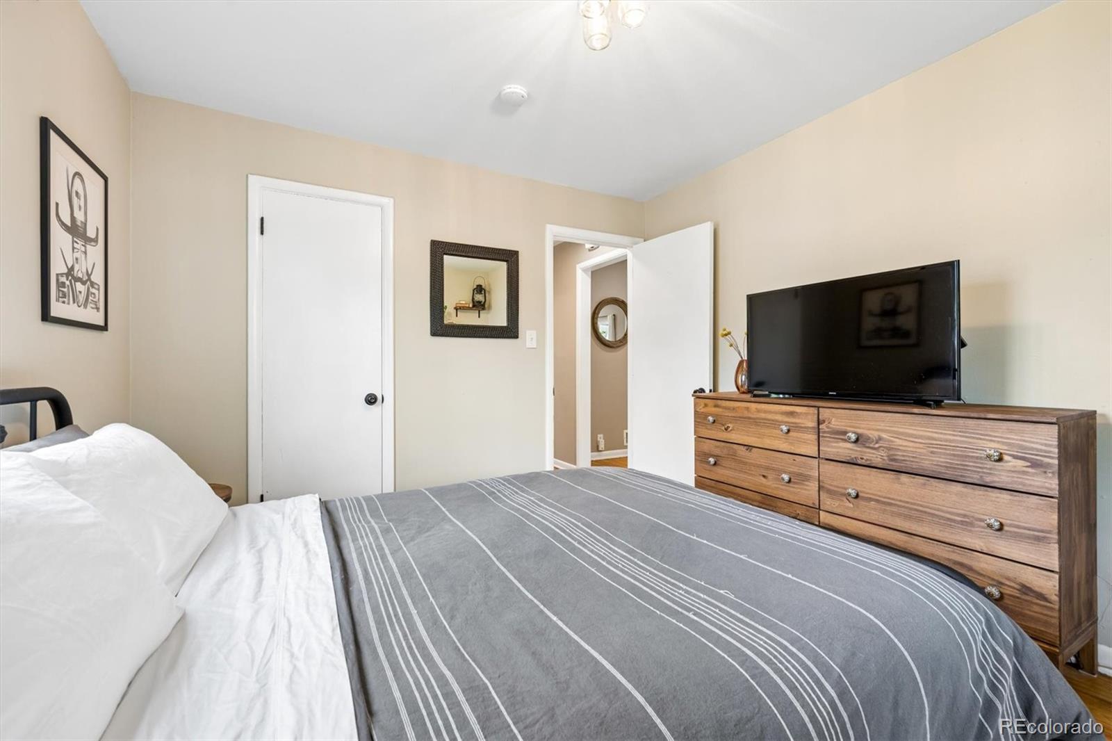 915 Newark Street Aurora CO 80010