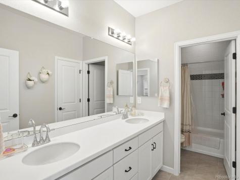 7064 S Vandriver Court Aurora CO 80016