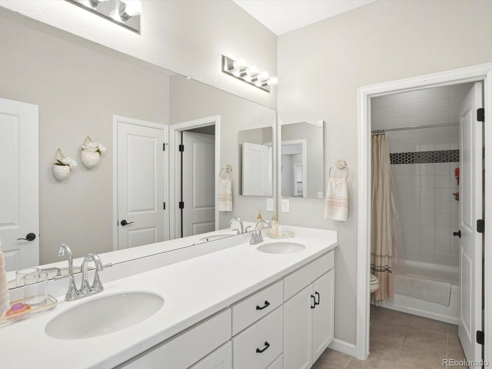 7064 S Vandriver Court Aurora CO 80016