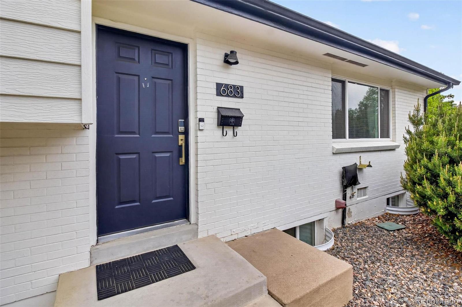 683 Dawson Street Aurora CO 80011