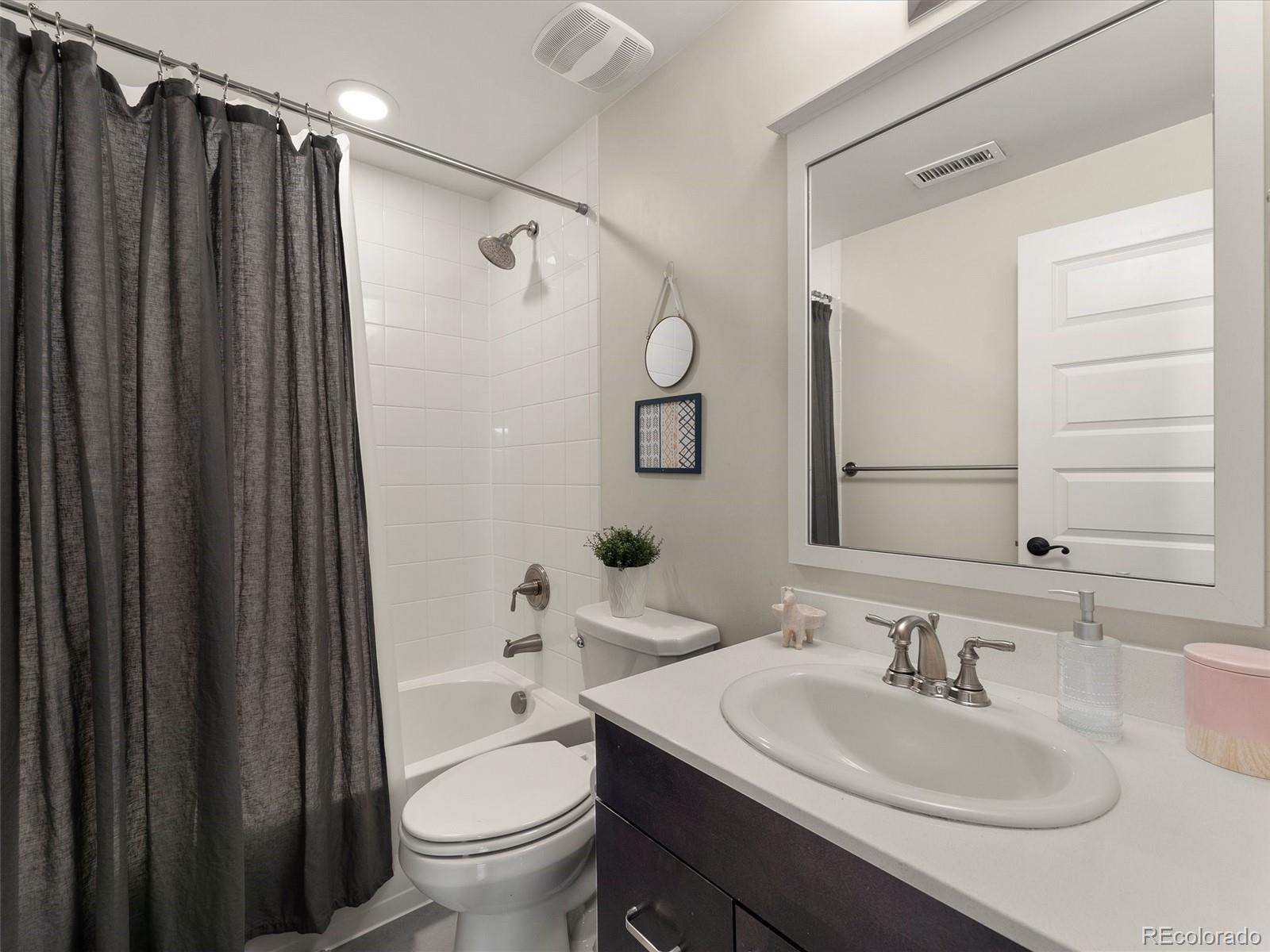 6092 Chester Street Denver CO 80238