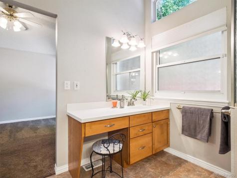 2242 S Moline Court Aurora CO 80014