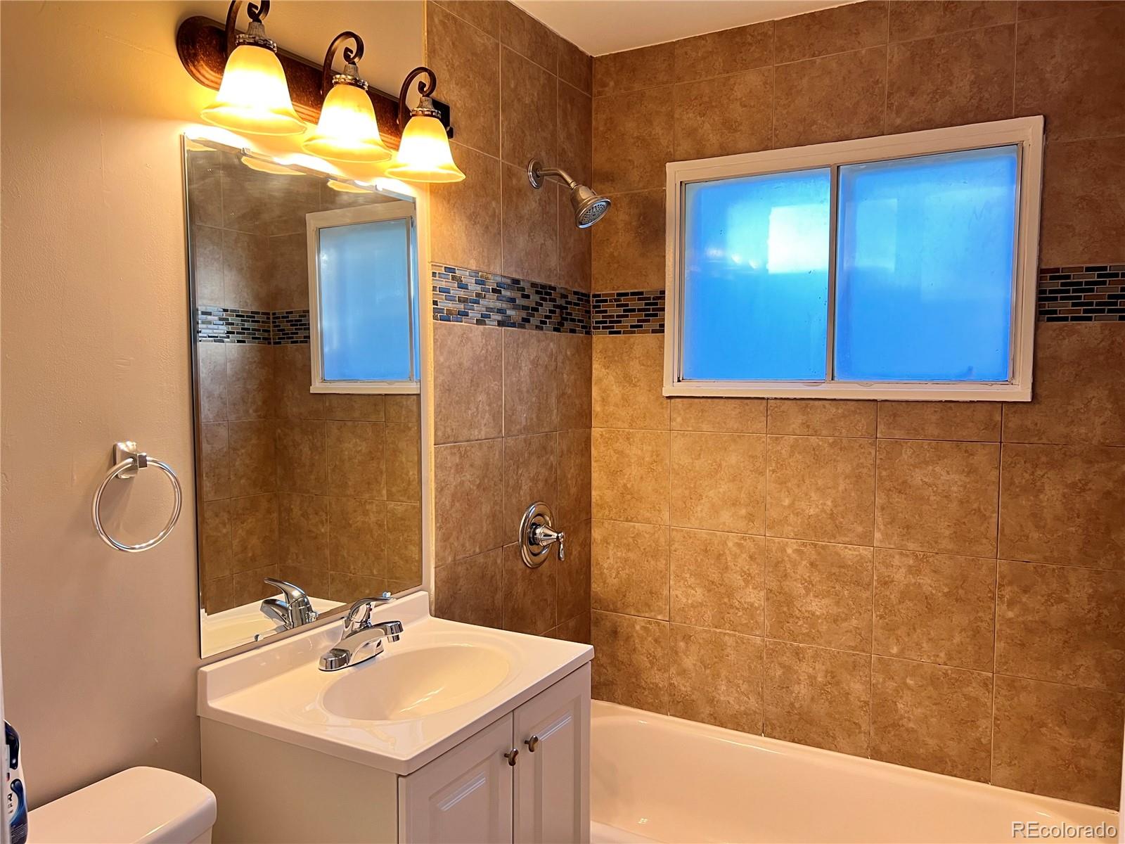 885 Ironton Street Aurora CO 80010