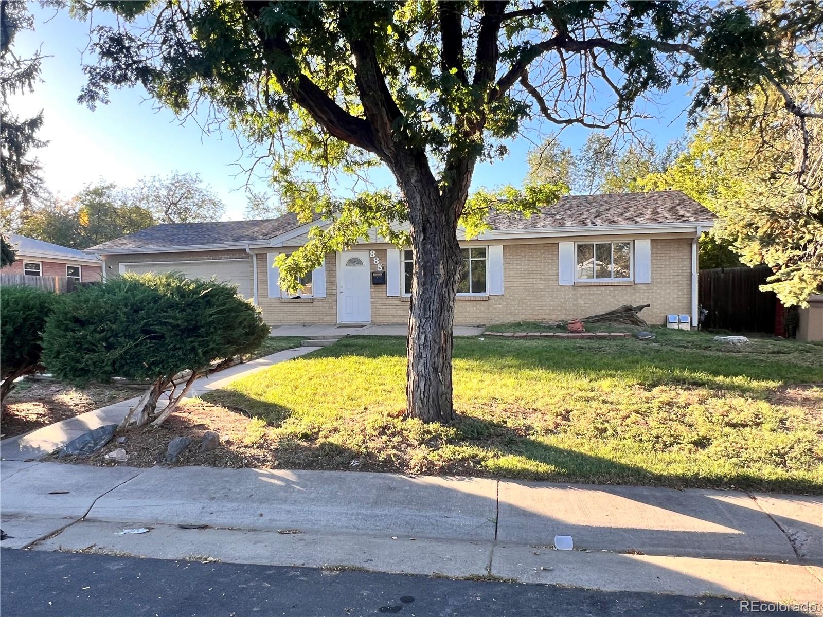 885 Ironton Street Aurora CO 80010