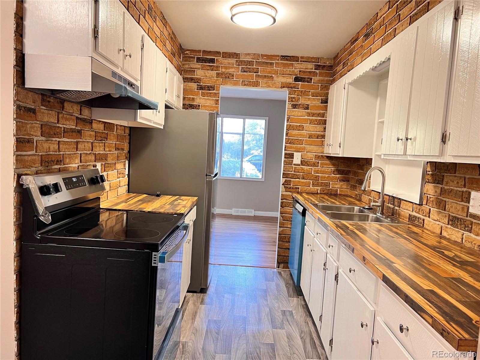 885 Ironton Street Aurora CO 80010