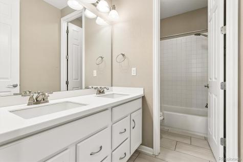 4825 S Riviera Way Aurora CO 80015