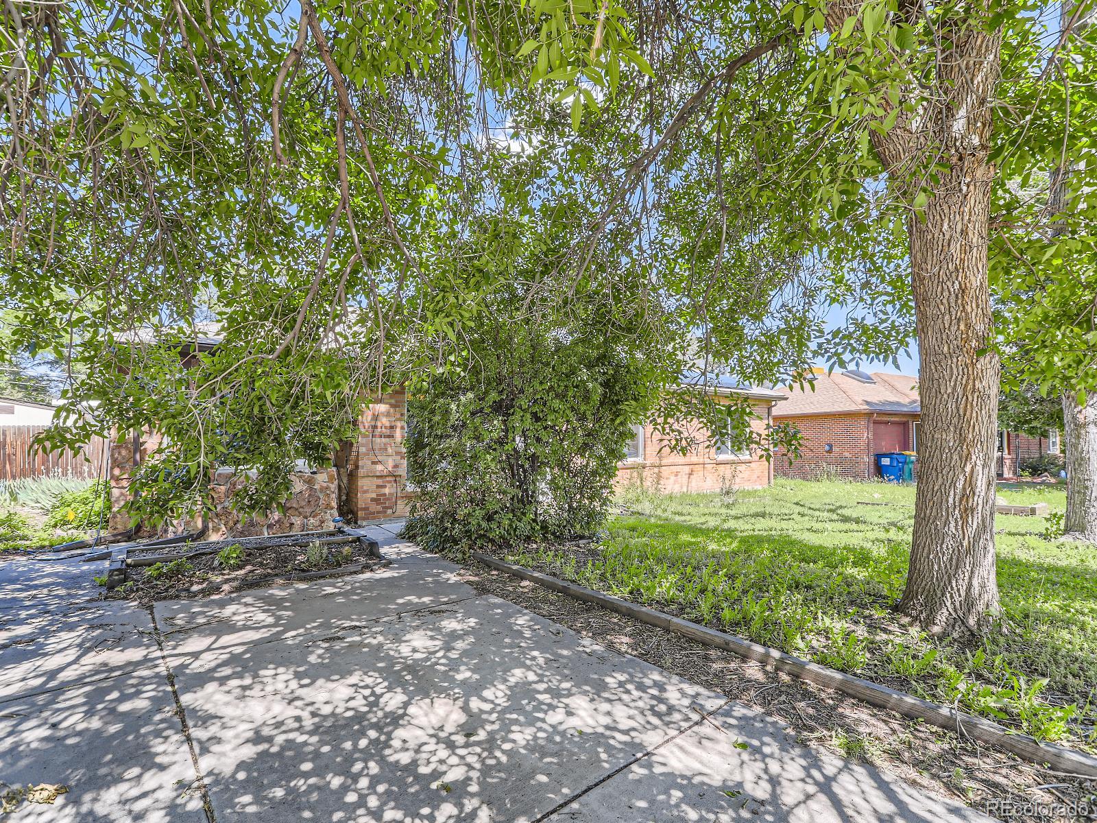 740 Troy Court Aurora CO 80011