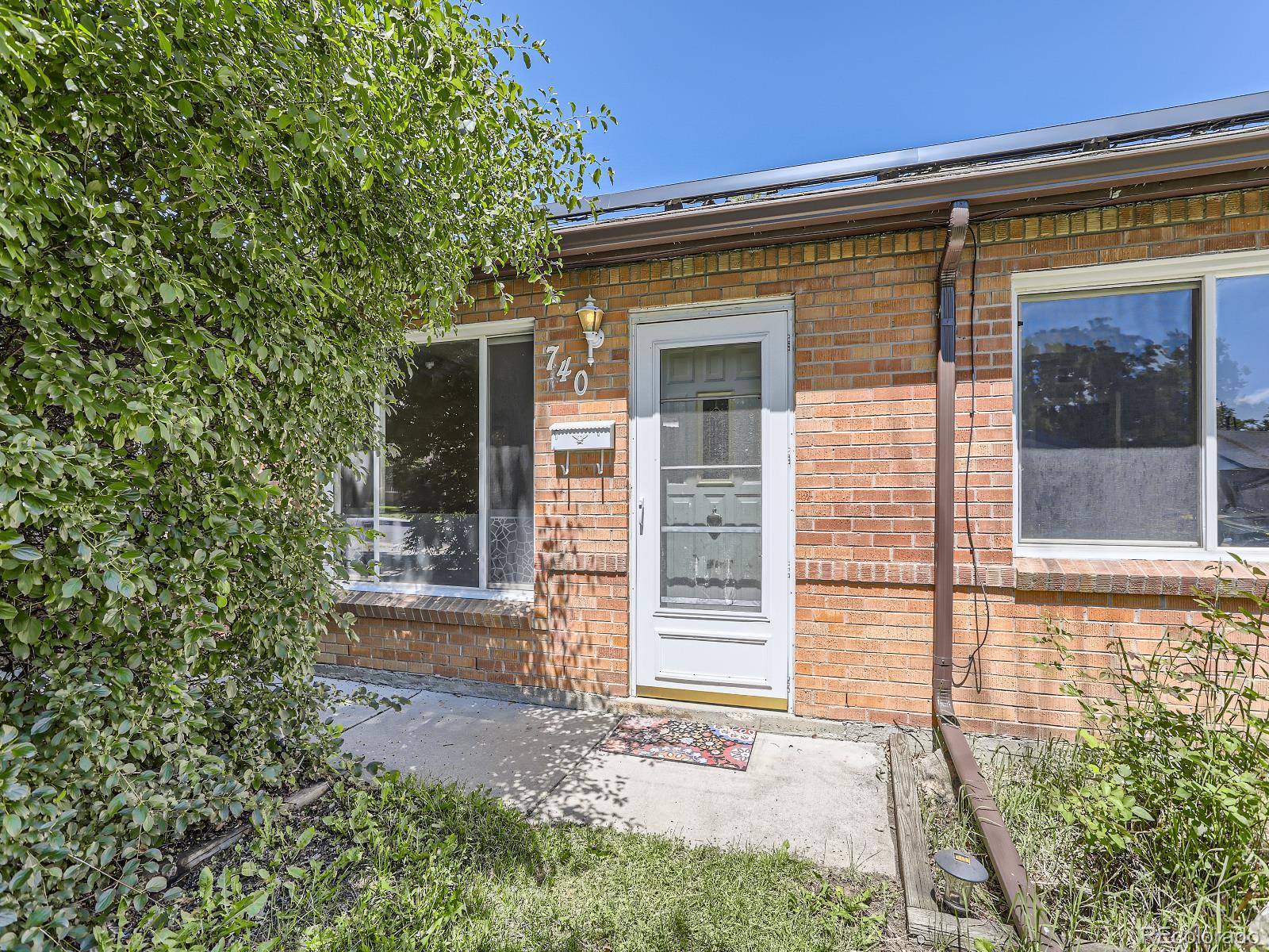 740 Troy Court Aurora CO 80011