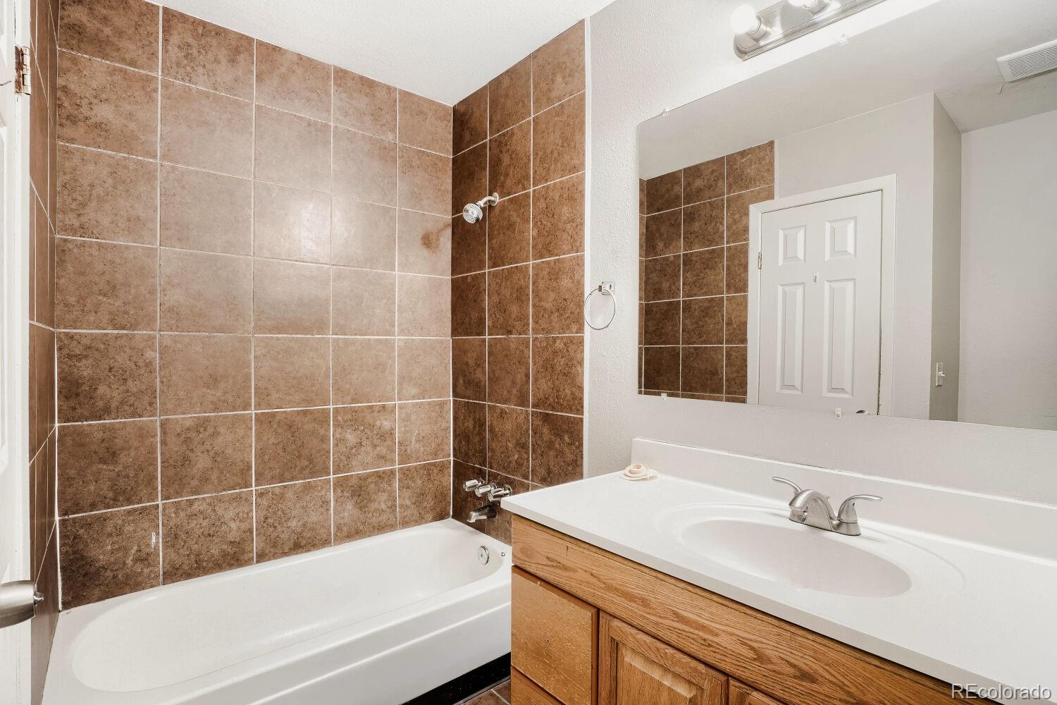 2061 S Richfield Street Aurora CO 80013