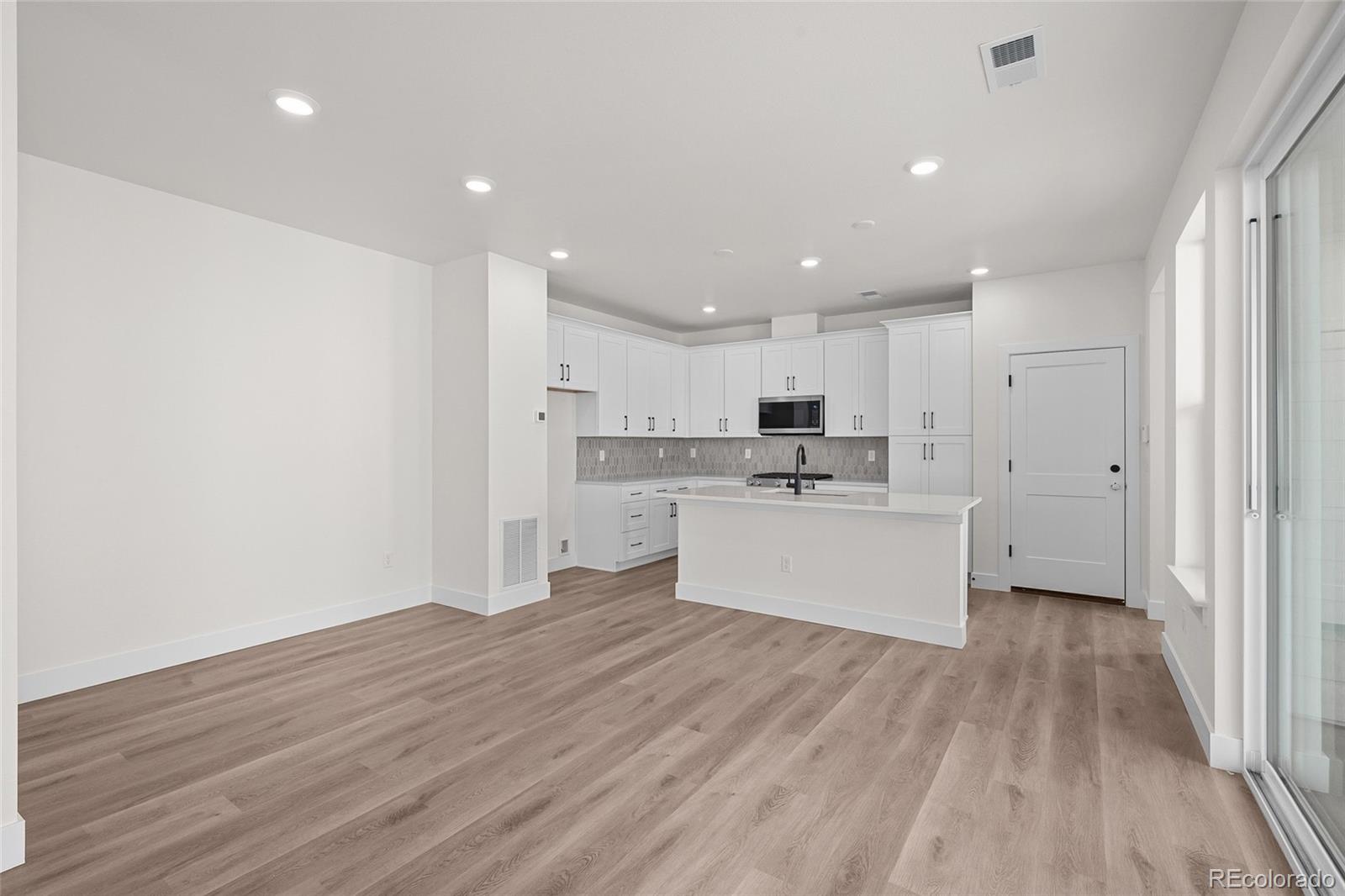8735 Whiteclover Street Littleton CO 80125