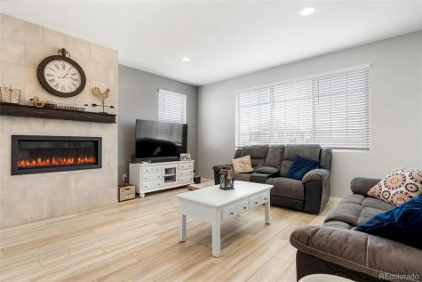 86 S Vandriver Way Aurora CO 80018