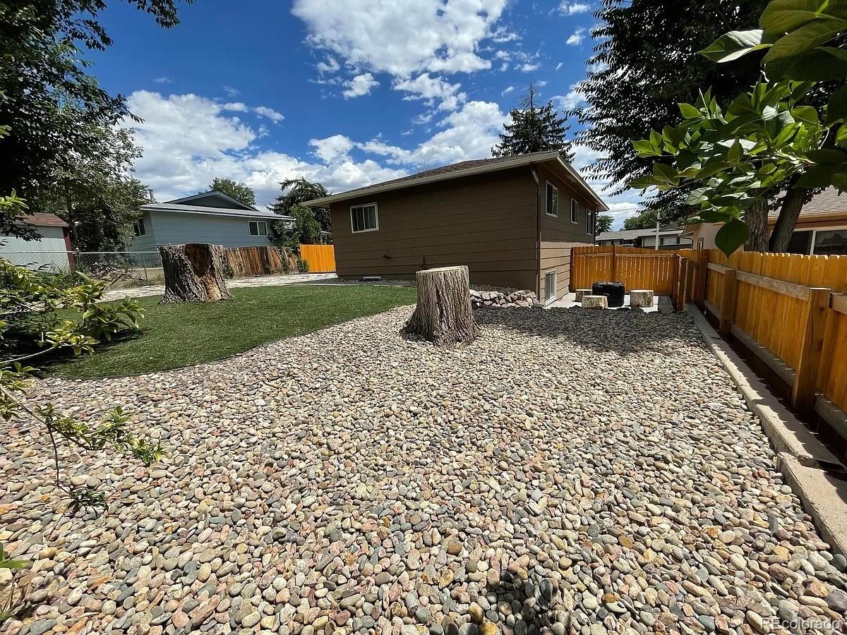 424 Redwood Colorado Springs CO 80107