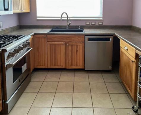 1089 S Johnson Way Lakewood CO 80226