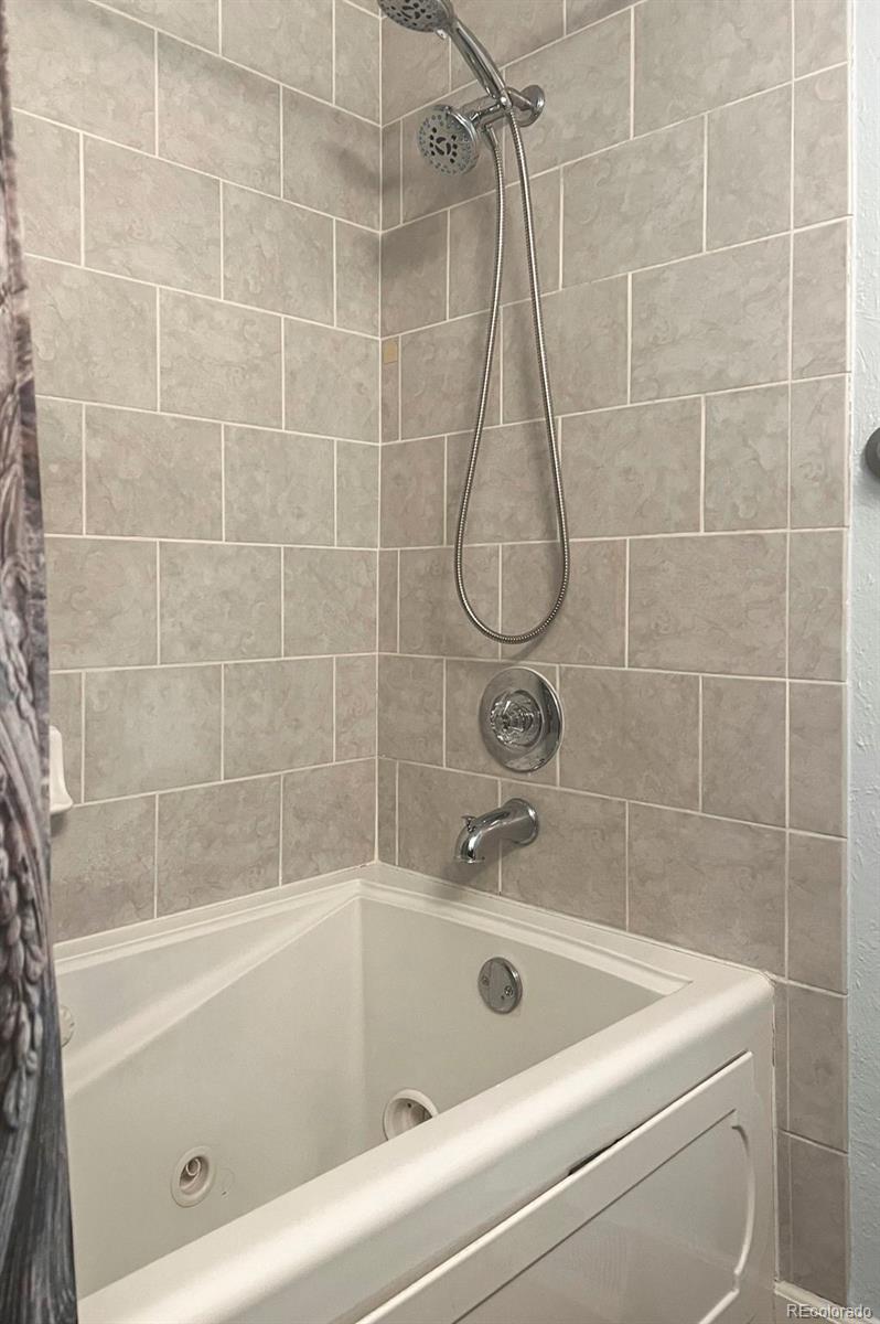 1089 S Johnson Way Lakewood CO 80226