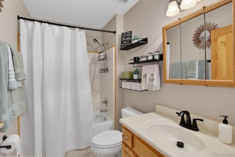 73 S Algonquian Court Aurora CO 80018