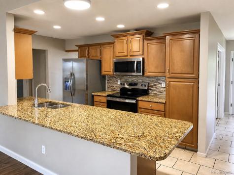2093 S Rifle Street Aurora CO 80013