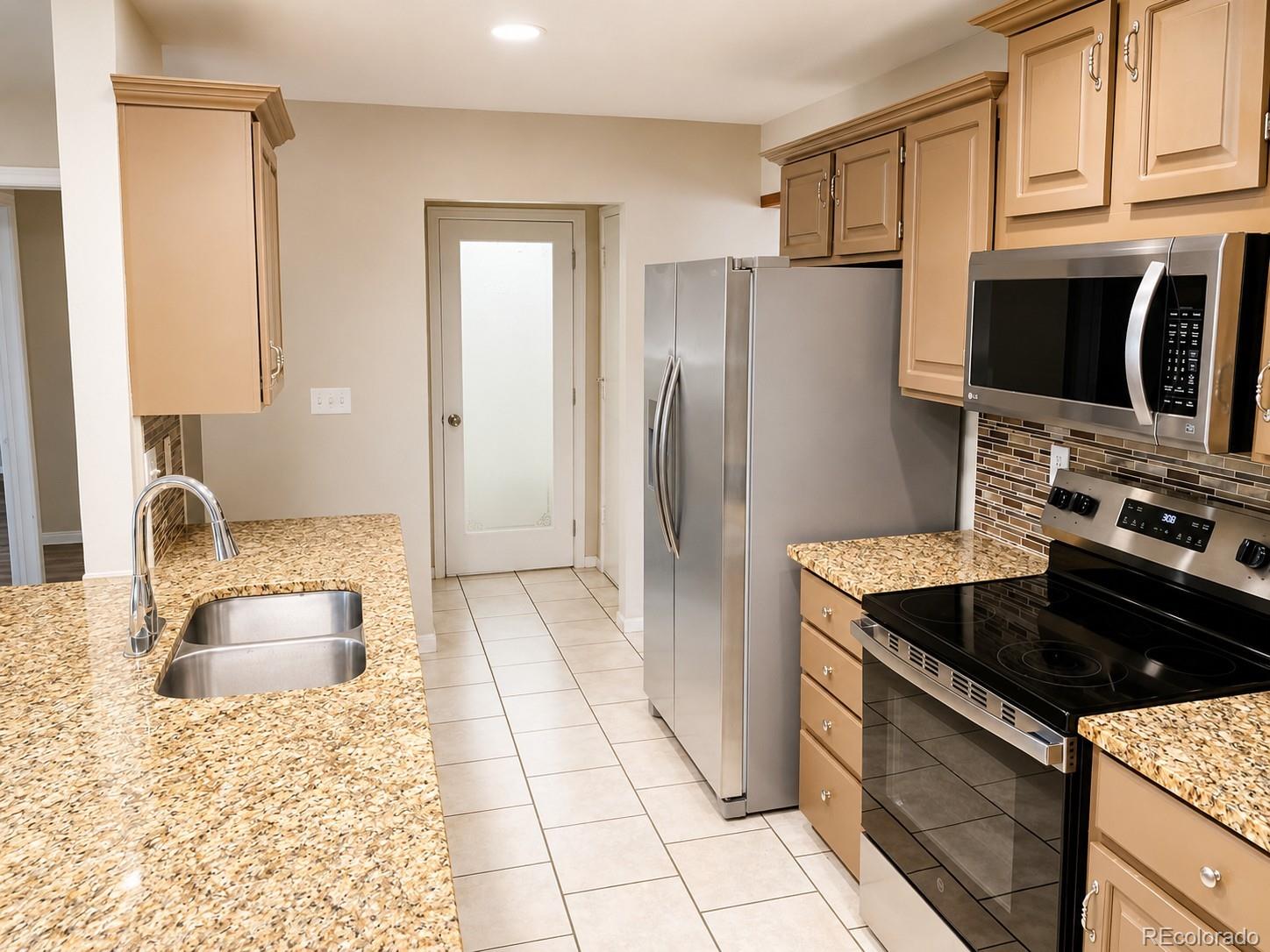 2093 S Rifle Street Aurora CO 80013