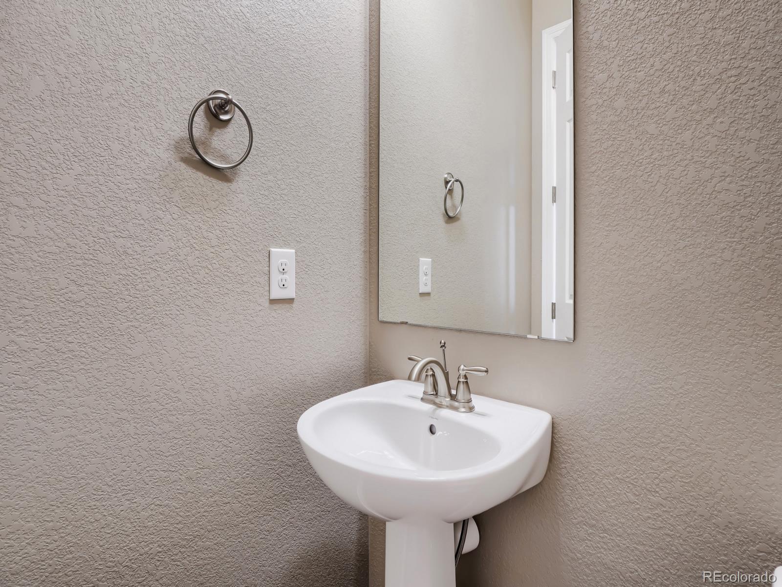 8450 S Biloxi Court Aurora CO 80016