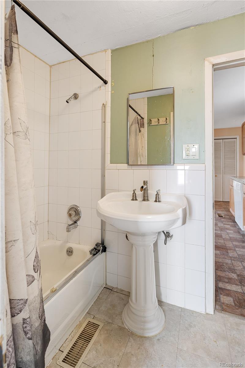 2233 S Fox Street Denver CO 80223