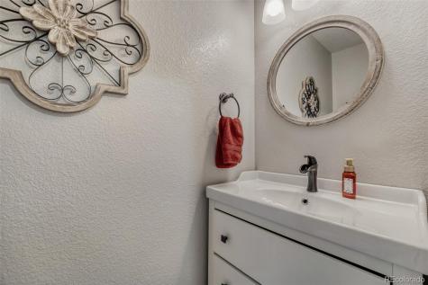 6086 S Ukraine Street Aurora CO 80015