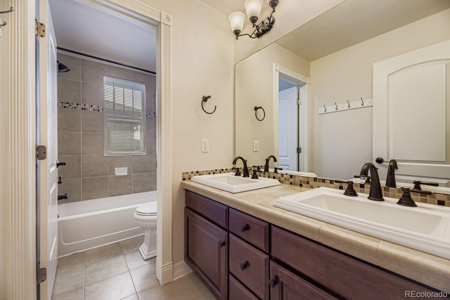 4927 S Addison Way Aurora CO 80016