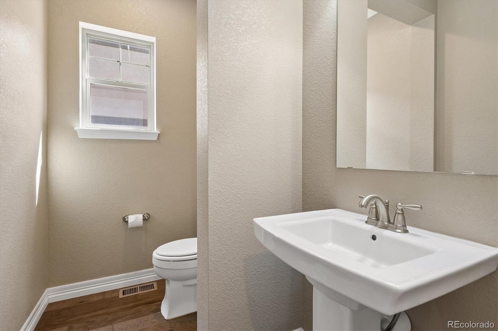 8404 E 55th Place Denver CO 80238