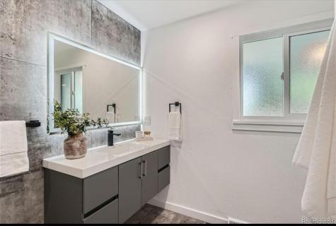 5886 S Logan Street Centennial CO 80121
