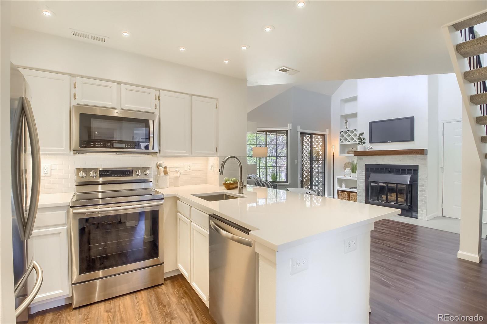 828 S Vance Street Lakewood CO 80226