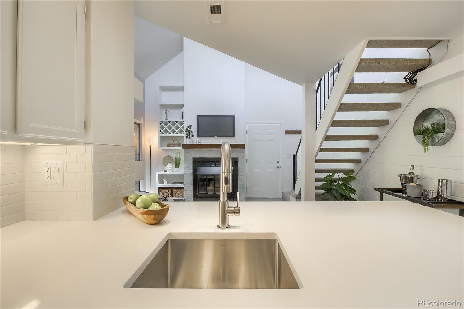828 S Vance Street Lakewood CO 80226