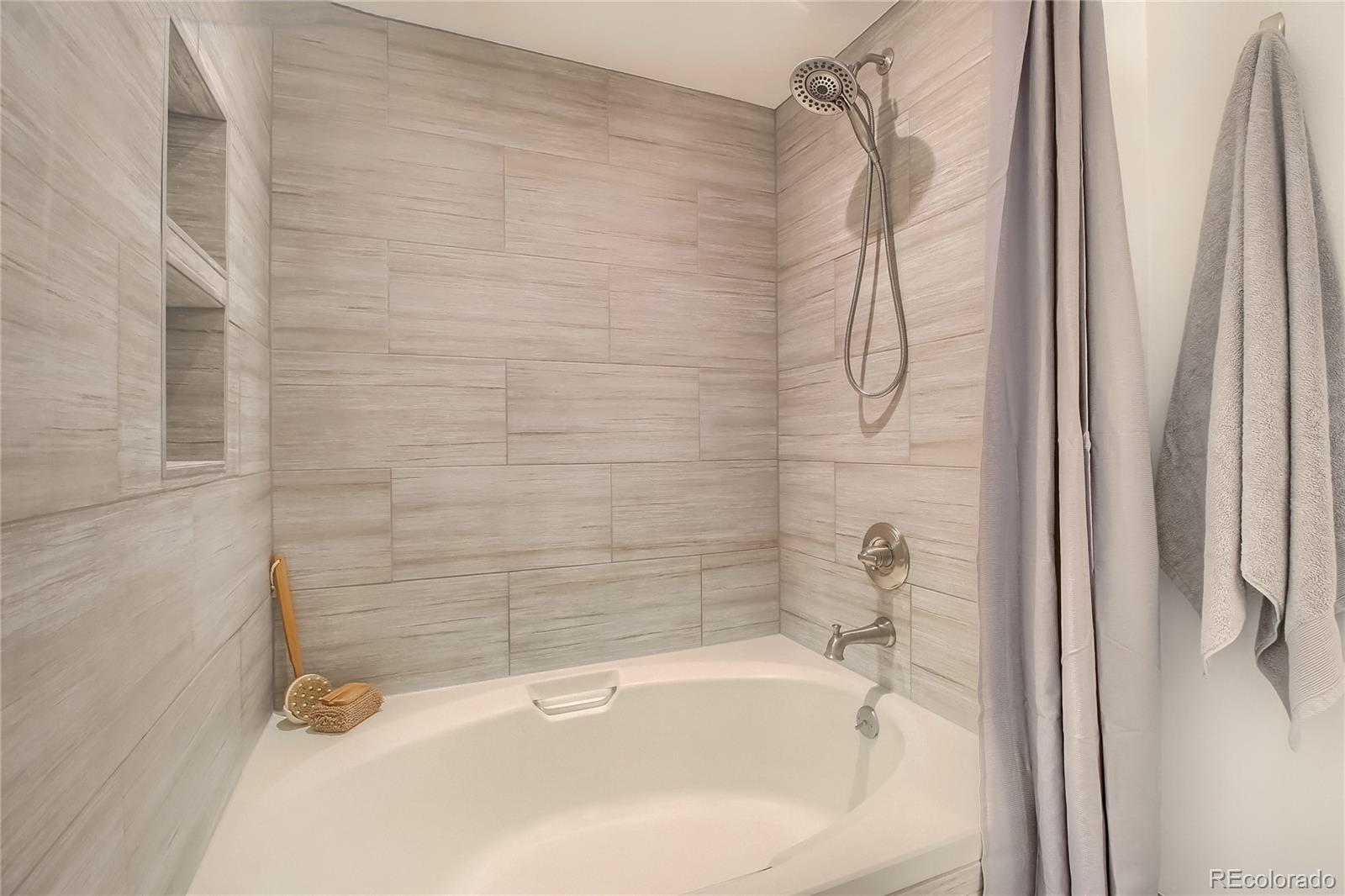 828 S Vance Street Lakewood CO 80226