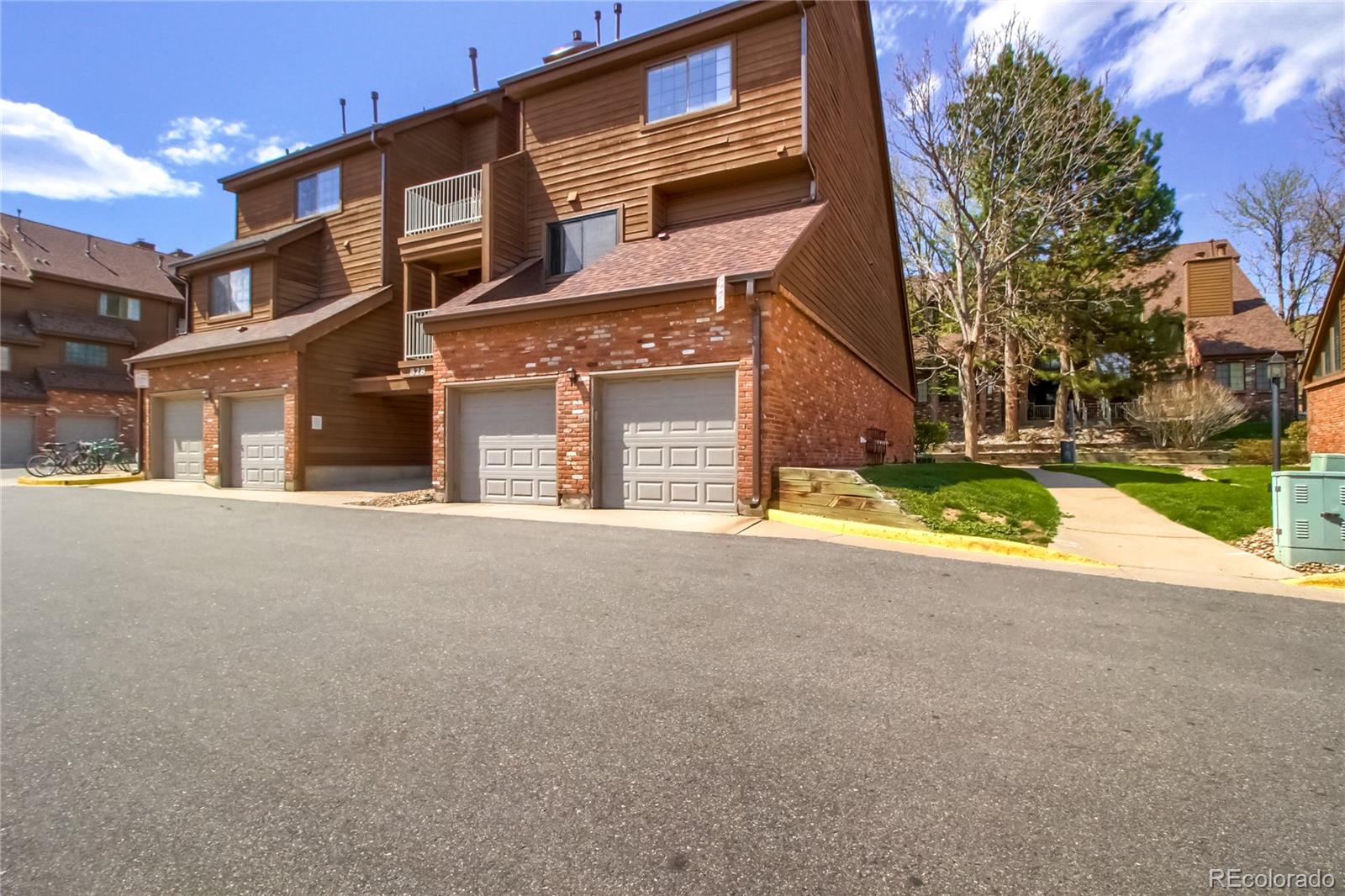 828 S Vance Street Lakewood CO 80226