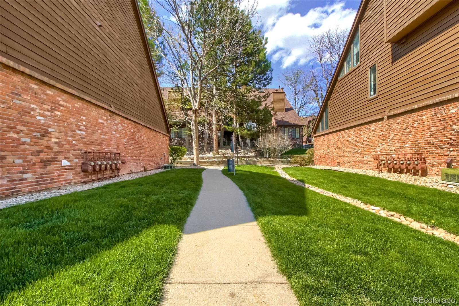 828 S Vance Street Lakewood CO 80226