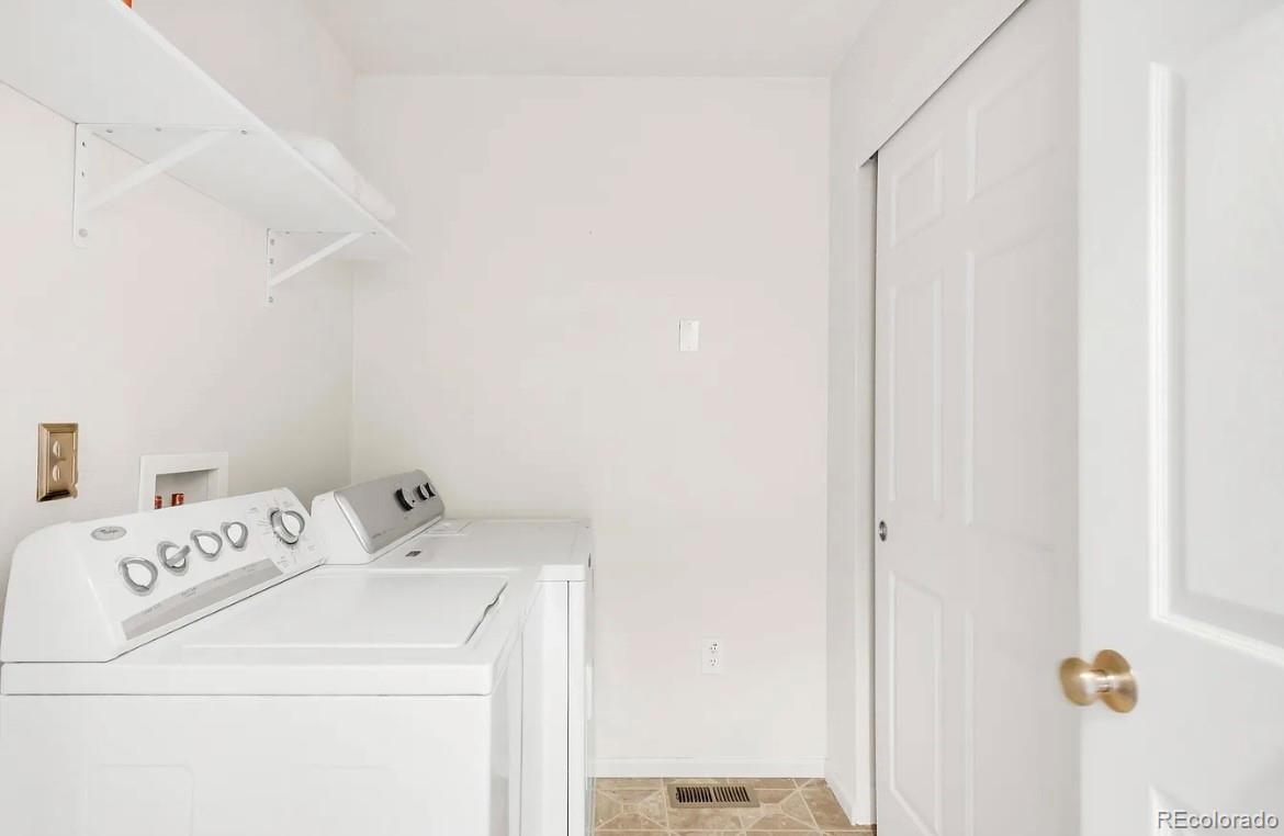 571 S Mobile Place Aurora CO 80017