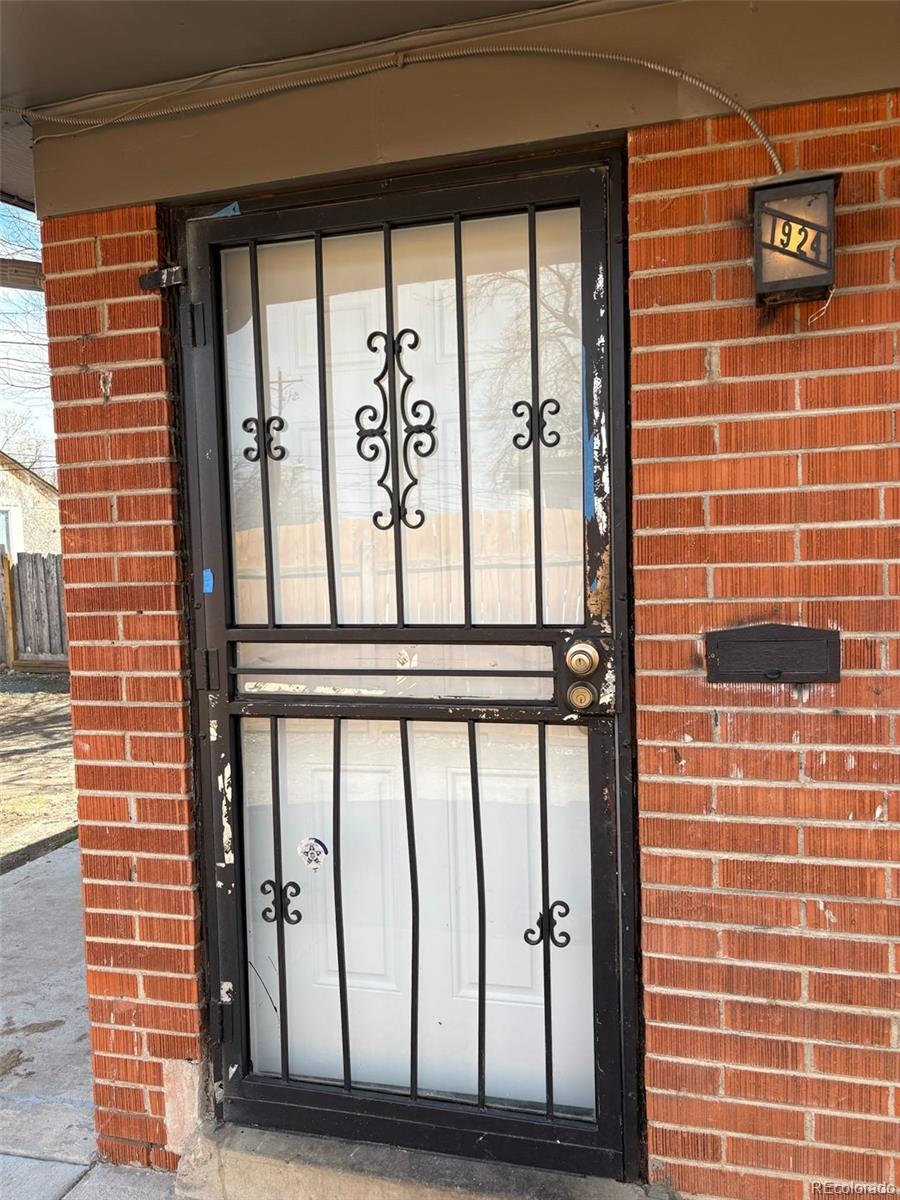 1922 Dallas Street Aurora CO 80010