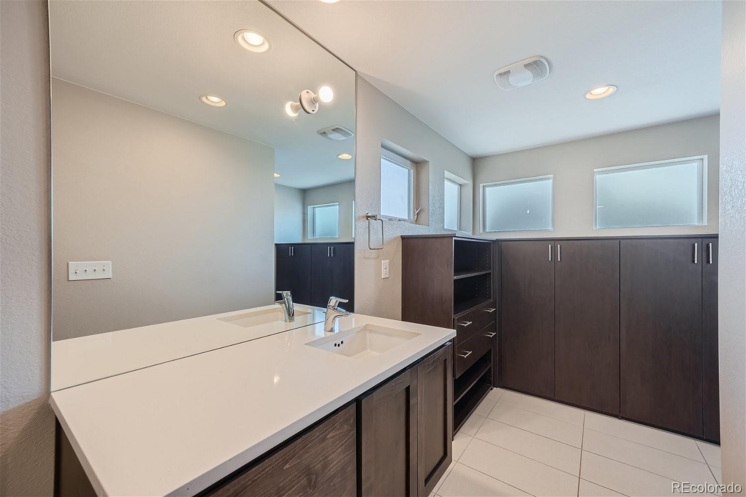 6633 Avrum Drive Denver CO 80221