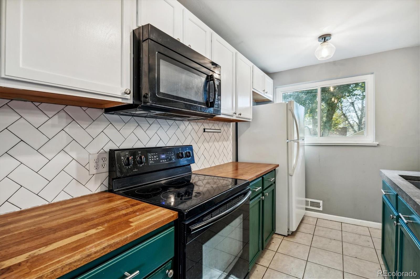 5570 Holland Drive Arvada CO 80002
