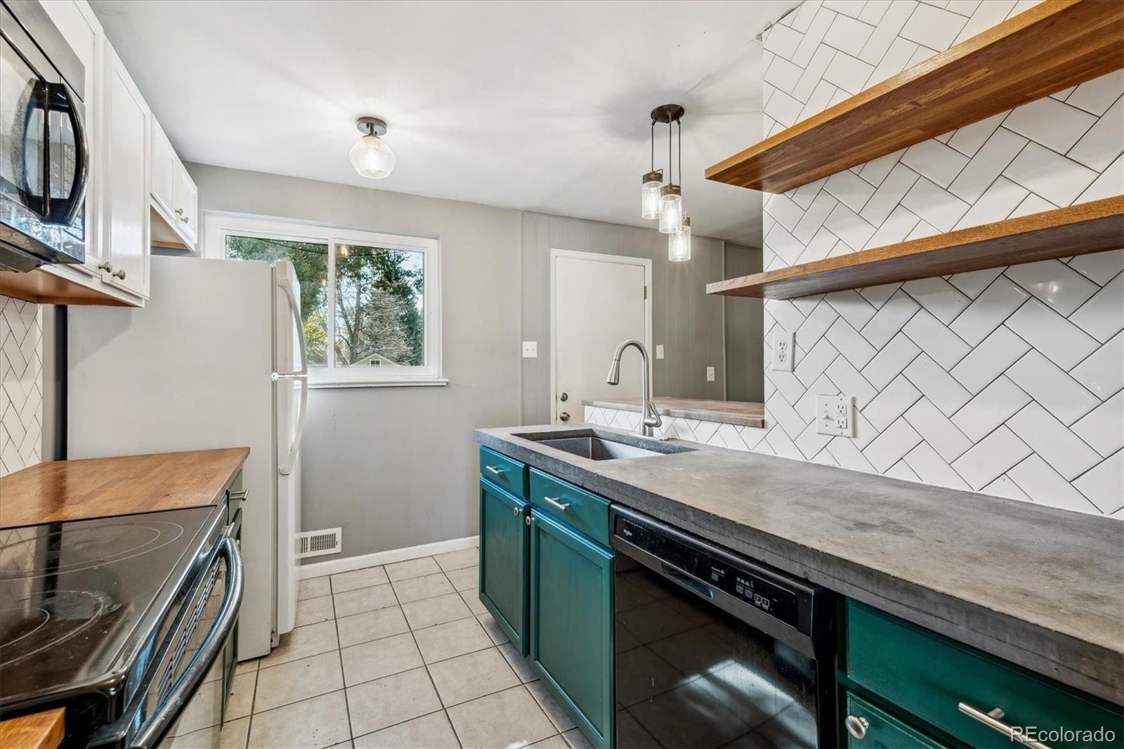 5570 Holland Drive Arvada CO 80002