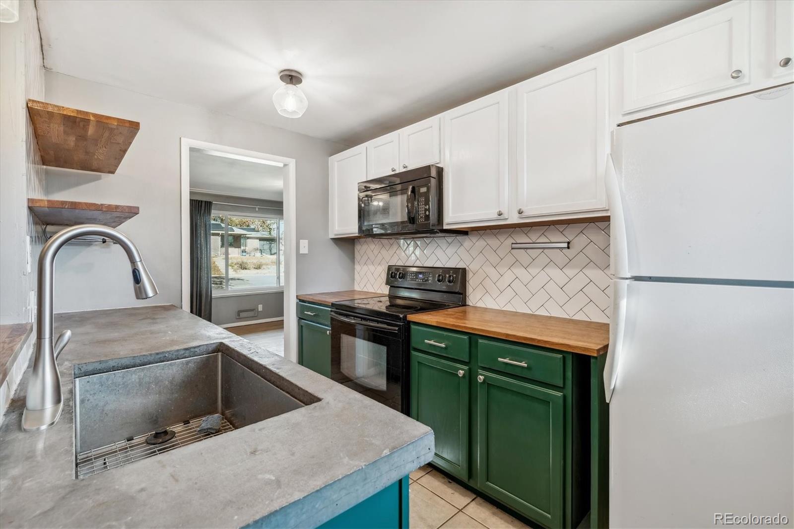 5570 Holland Drive Arvada CO 80002