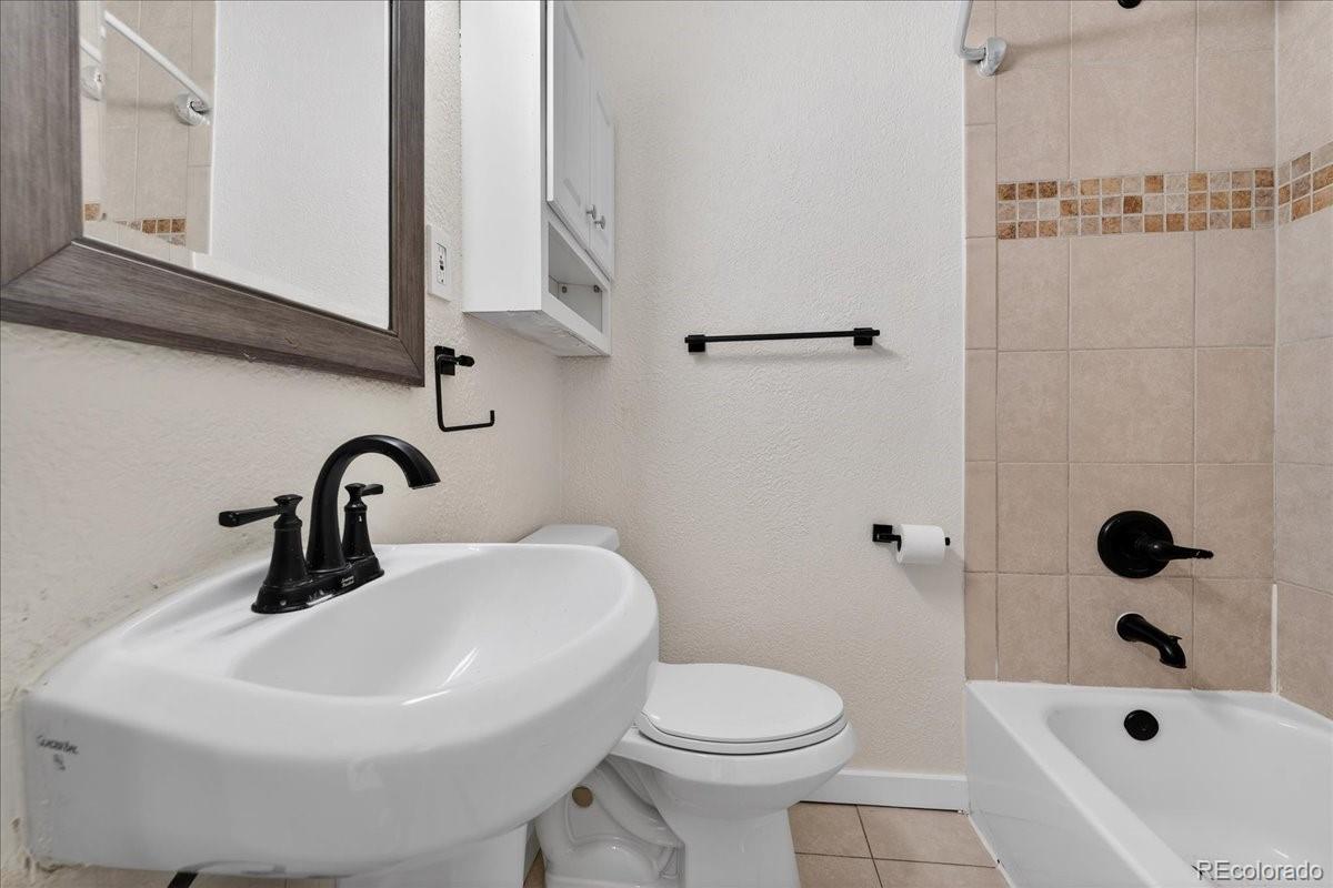 69 Del Mar Circle Aurora CO 80011