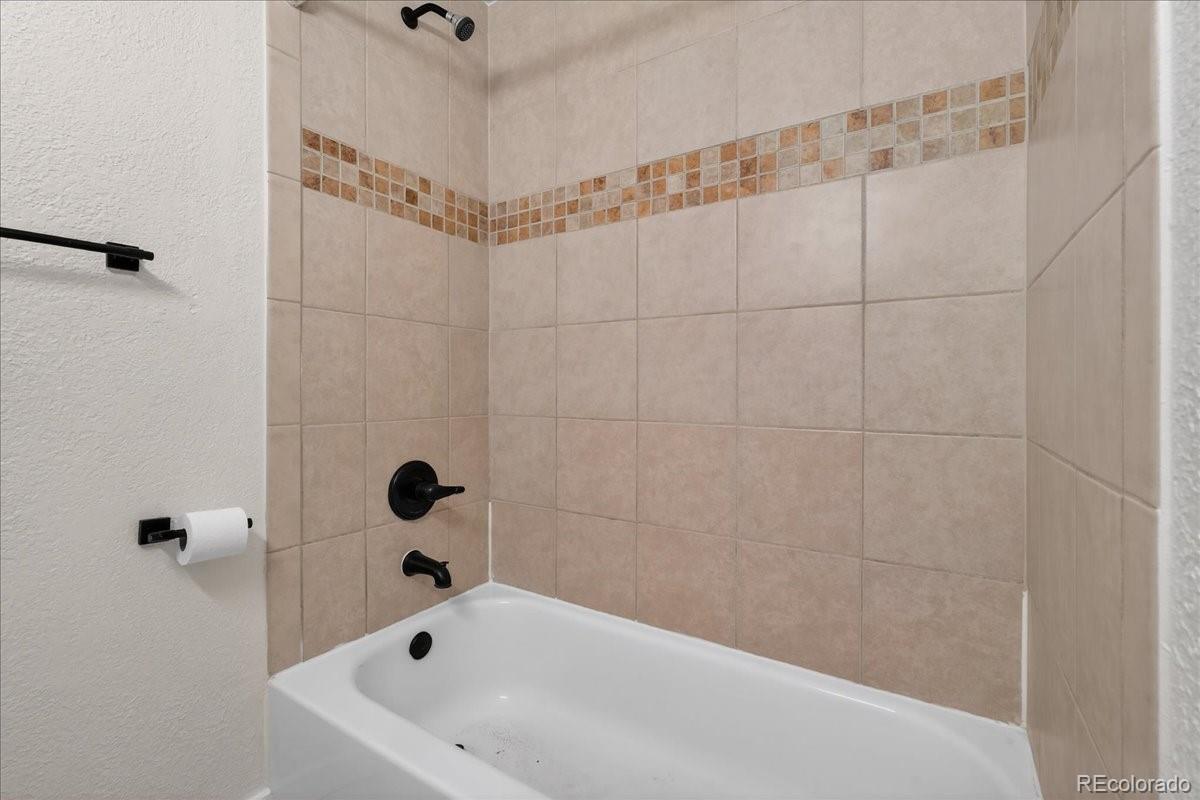69 Del Mar Circle Aurora CO 80011