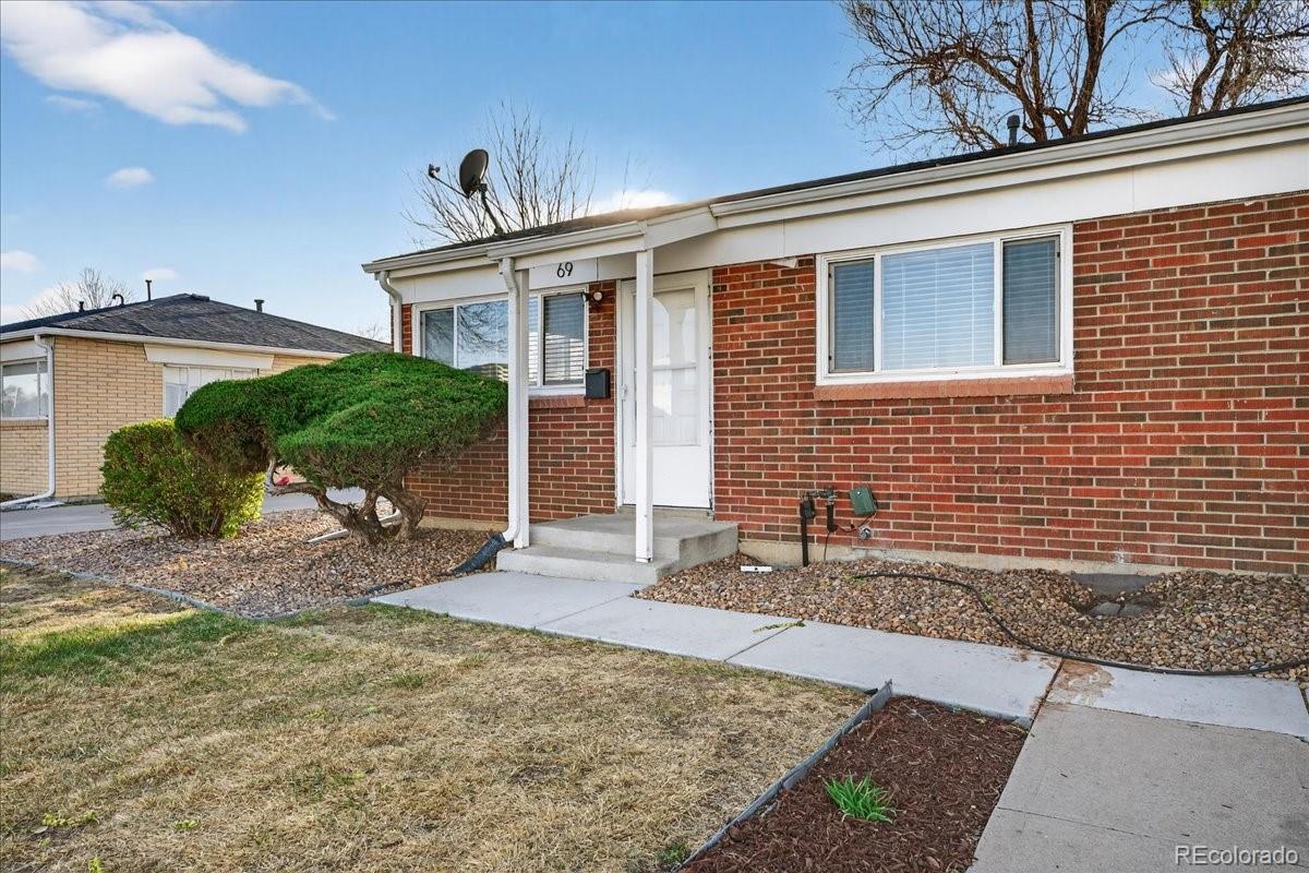 69 Del Mar Circle Aurora CO 80011