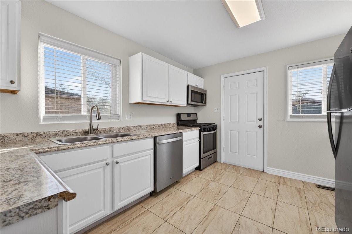 69 Del Mar Circle Aurora CO 80011