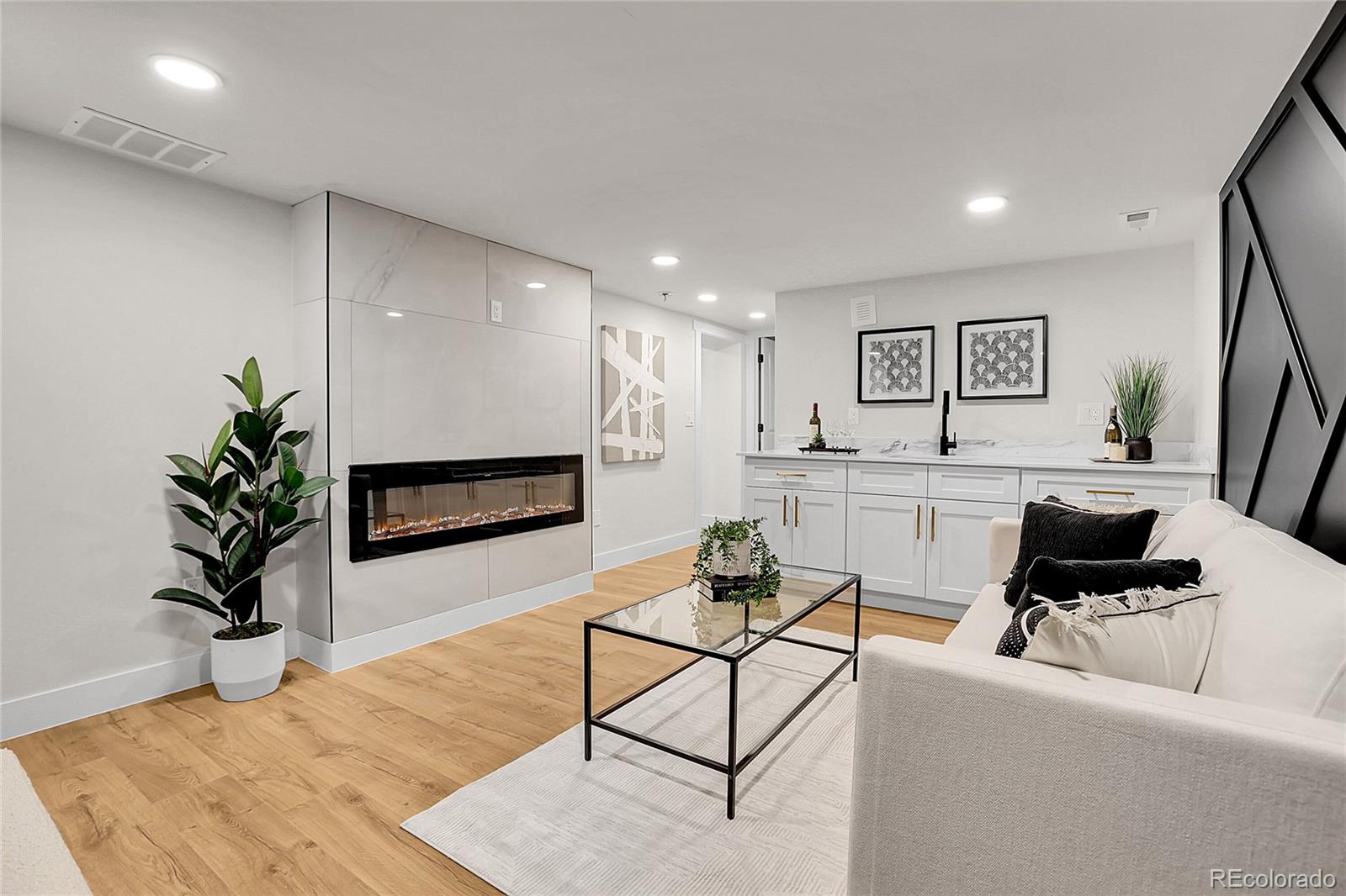 2827 Bellaire Street Denver CO 80207