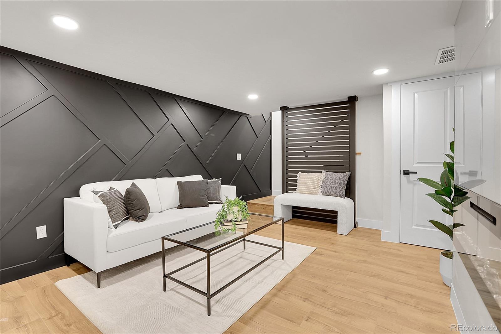 2827 Bellaire Street Denver CO 80207