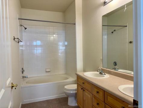 3995 S Dillon Way Aurora CO 80014