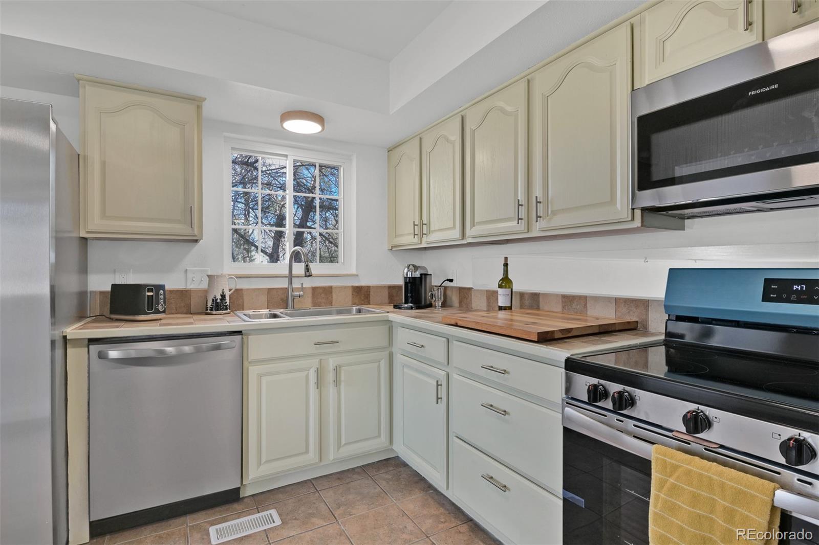 12 Briargate Terrace Pueblo CO 81001
