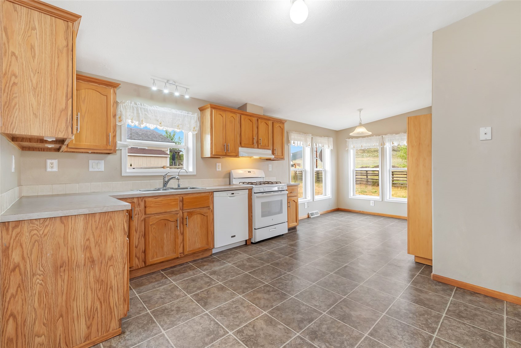 21765 4th Avenue Phippsburg CO 80469