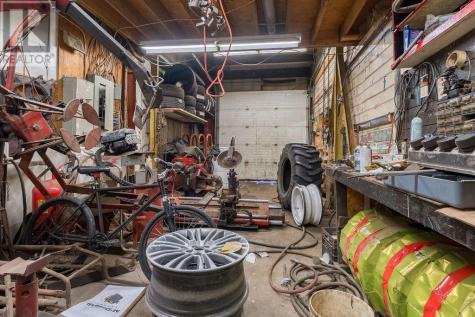 6 Oakland Avenue Elliot Lake ON P3A 2T1